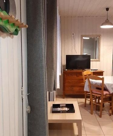 Gite Le Chalet Vert , Pret De Raquettes Frambouhans エクステリア 写真